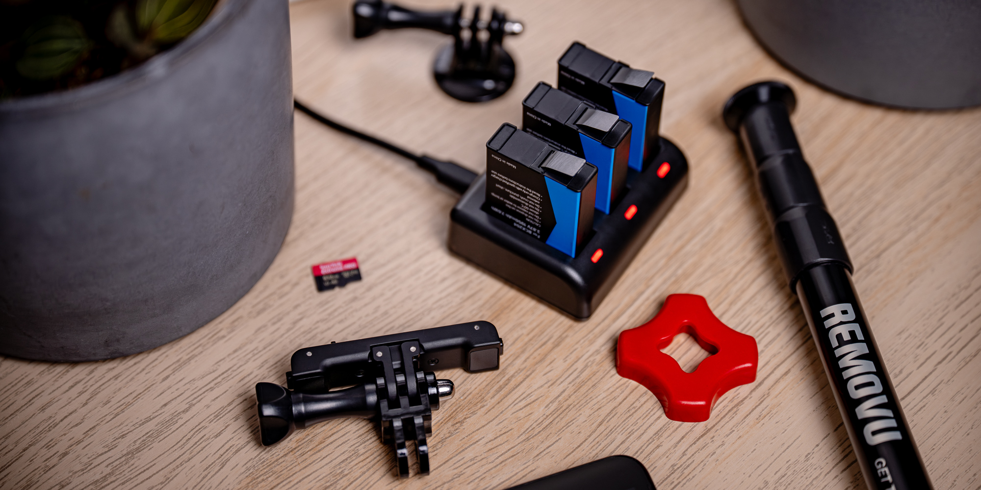 Zestaw Newell ładowarka trzykanałowa SDC-USB-C i trzy akumulatory BCX-204 do DJI Osmo Action